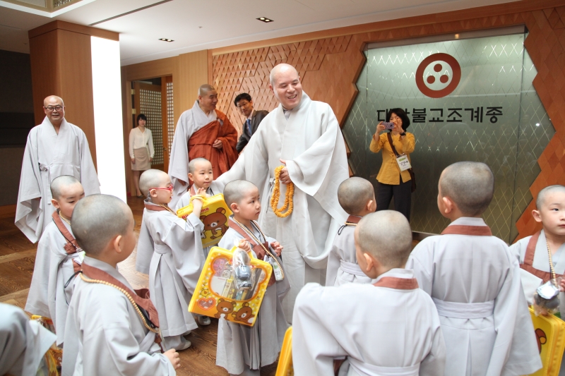 2013.05.07_조계사 동자스님들 예방 (5)